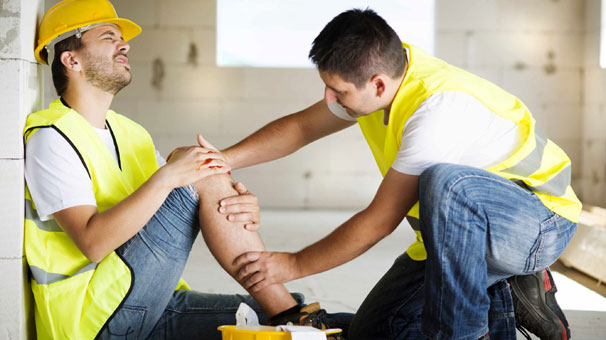 Molalarda top oynarken aya��n� k�rmak i� kazas� i�e y�r�rken kaza de�il