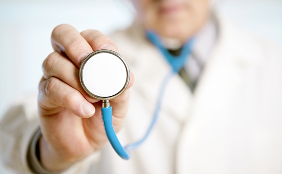 Uzman ve hekim zorunlulu�u ertelendi 