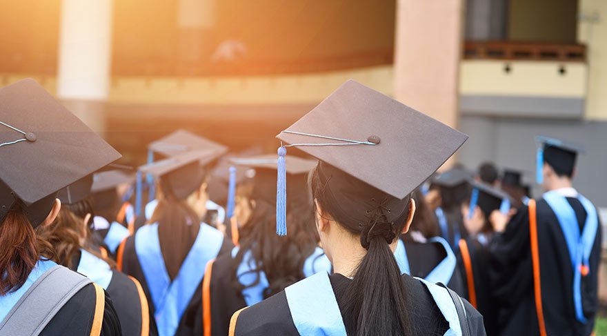 Yeni mezunlar�n maa��n�n yar�s� devletten